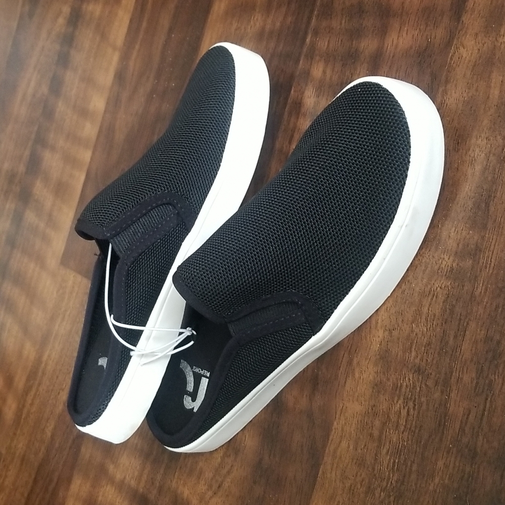 Report Women's Black Slip-on Sneakers - Size 6